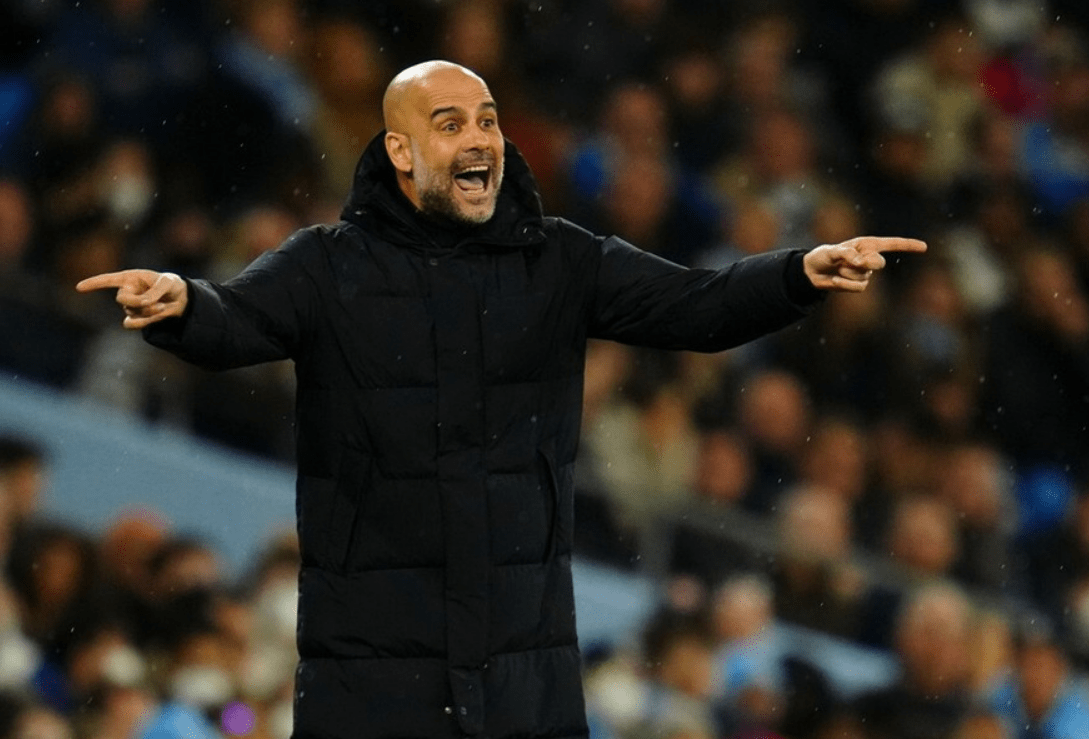 关于尤文图斯场边指挥情绪激动，申花队员怒摔水瓶的信息