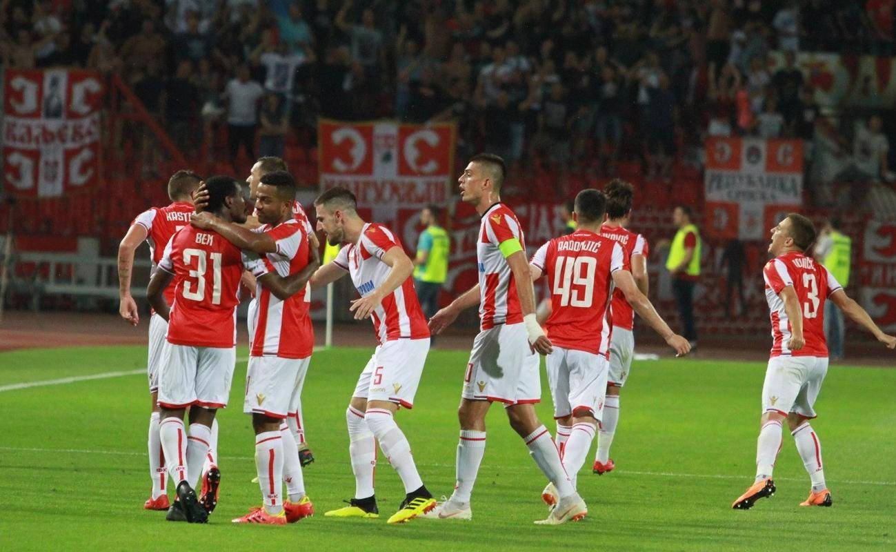 本菲卡场边指挥情绪激动，莱比锡队员怒摔水瓶的简单介绍